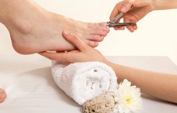 <center>Spa manicure ( remove and repair thick and cracked skin)