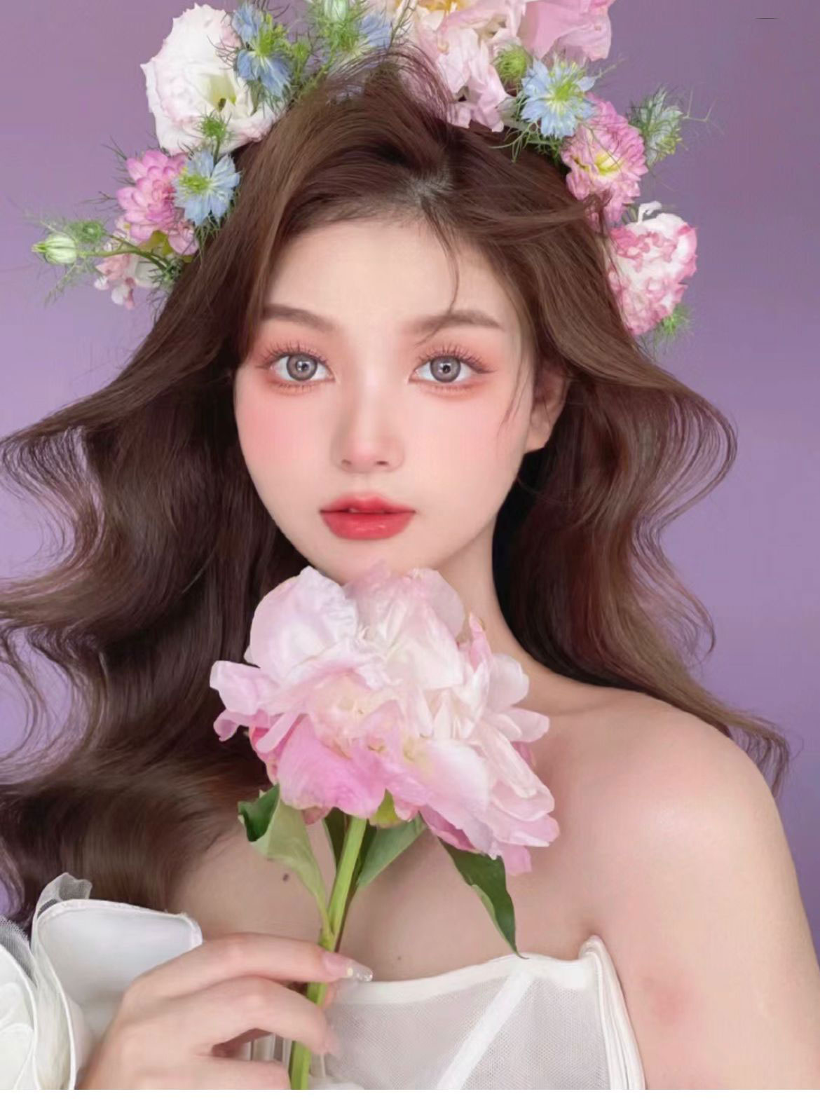 <center>Personal makeup and hair